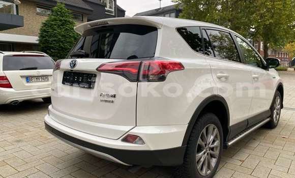 Sayi Na hannu Toyota RAV4 Blanc Mota in Kigali a Rwanda Sayi Na hannu Toyota RAV4 Blanc Mota in Kigali a Rwanda