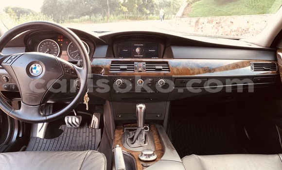 Acheter Occasion Voiture BMW 5–Series Noir à Kigali, Rwanda Acheter Occasion Voiture BMW 5–Series Noir à Kigali, Rwanda