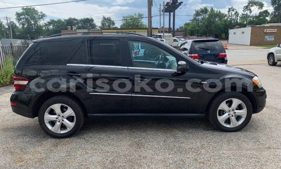 Sayi Na hannu Mercedes-Benz ML–Class Noir Mota in Kigali a Rwanda Sayi Na hannu Mercedes-Benz ML–Class Noir Mota in Kigali a Rwanda