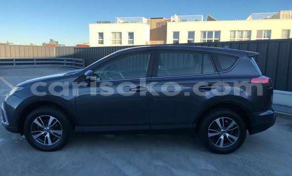 Sayi Na hannu Toyota RAV4 Beige Mota in Kigali a Rwanda Sayi Na hannu Toyota RAV4 Beige Mota in Kigali a Rwanda