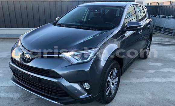 Sayi Na hannu Toyota RAV4 Beige Mota in Kigali a Rwanda Sayi Na hannu Toyota RAV4 Beige Mota in Kigali a Rwanda