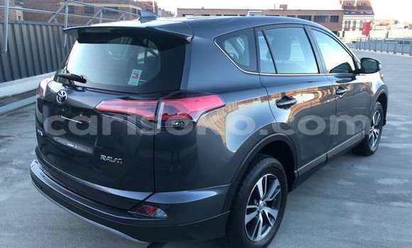 Sayi Na hannu Toyota RAV4 Beige Mota in Kigali a Rwanda Sayi Na hannu Toyota RAV4 Beige Mota in Kigali a Rwanda