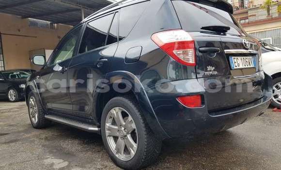 Sayi Na hannu Toyota RAV4 Beige Mota in Kigali a Rwanda Sayi Na hannu Toyota RAV4 Beige Mota in Kigali a Rwanda