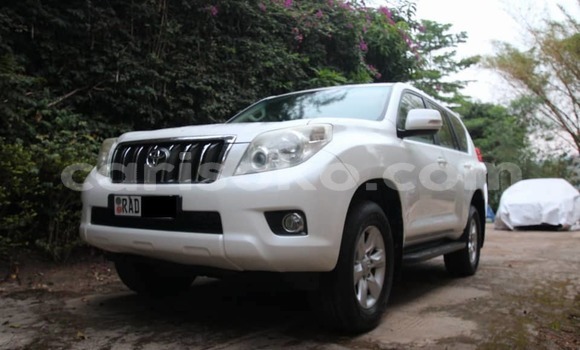 Acheter Occasion Voiture Toyota Land Cruiser Prado Blanc à Kigali, Rwanda Acheter Occasion Voiture Toyota Land Cruiser Prado Blanc à Kigali, Rwanda