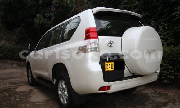 Acheter Occasion Voiture Toyota Land Cruiser Prado Blanc à Kigali, Rwanda Acheter Occasion Voiture Toyota Land Cruiser Prado Blanc à Kigali, Rwanda