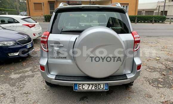 Sayi Na hannu Toyota RAV4 Gris Mota in Kigali a Rwanda Sayi Na hannu Toyota RAV4 Gris Mota in Kigali a Rwanda