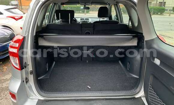 Sayi Na hannu Toyota RAV4 Gris Mota in Kigali a Rwanda Sayi Na hannu Toyota RAV4 Gris Mota in Kigali a Rwanda