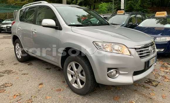 Sayi Na hannu Toyota RAV4 Gris Mota in Kigali a Rwanda Sayi Na hannu Toyota RAV4 Gris Mota in Kigali a Rwanda
