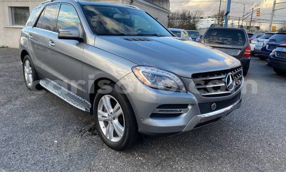 Acheter Occasion Voiture Mercedes-Benz ML–Class Beige à Kigali, Rwanda