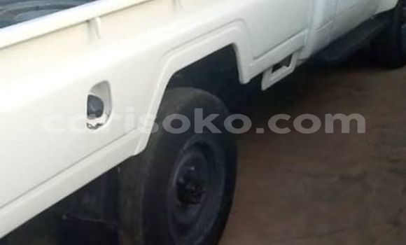 اشتري مستعمل Toyota Land Cruiser Blanc سيارة في Kigali في Rwanda اشتري مستعمل Toyota Land Cruiser Blanc سيارة في Kigali في Rwanda