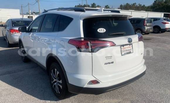 Sayi Na hannu Toyota RAV4 Blanc Mota in Kigali a Rwanda Sayi Na hannu Toyota RAV4 Blanc Mota in Kigali a Rwanda