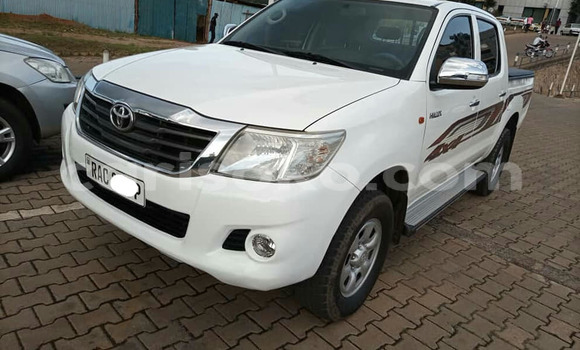 Sayi Na hannu Toyota Hilux Blanc Mota in Bokwango a Rwanda Sayi Na hannu Toyota Hilux Blanc Mota in Bokwango a Rwanda