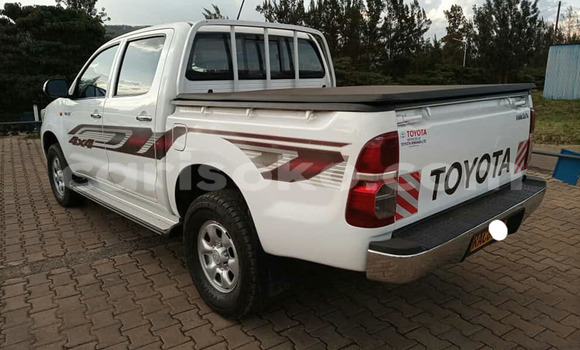 Sayi Na hannu Toyota Hilux Blanc Mota in Bokwango a Rwanda Sayi Na hannu Toyota Hilux Blanc Mota in Bokwango a Rwanda
