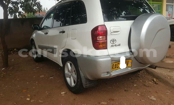 Acheter Occasion Voiture Toyota RAV4 Blanc à Bokwango, Rwanda Acheter Occasion Voiture Toyota RAV4 Blanc à Bokwango, Rwanda