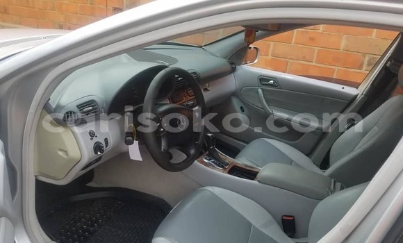 Acheter Occasion Voiture Mercedes-Benz C–Class Gris à Bokwango, Rwanda Acheter Occasion Voiture Mercedes-Benz C–Class Gris à Bokwango, Rwanda