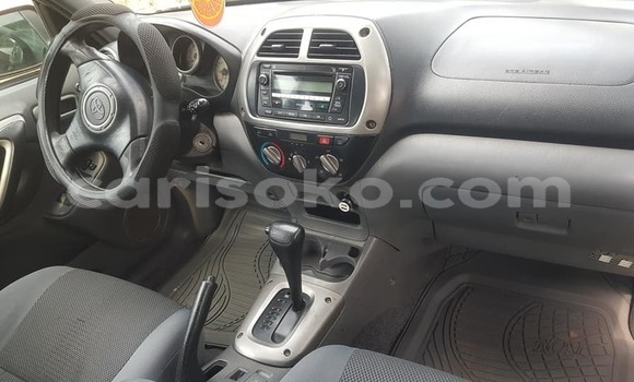 Acheter Occasion Voiture Toyota RAV4 Gris à Bokwango, Rwanda Acheter Occasion Voiture Toyota RAV4 Gris à Bokwango, Rwanda