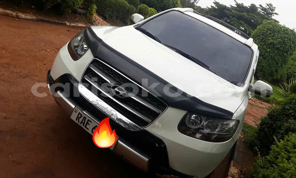 Acheter Occasion Voiture Hyundai Santa Fe Blanc à Bokwango, Rwanda Acheter Occasion Voiture Hyundai Santa Fe Blanc à Bokwango, Rwanda