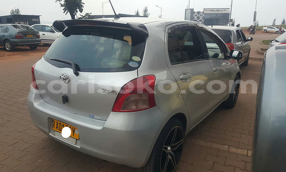 Sayi Na hannu Toyota Vitz Gris Mota in Bokwango a Rwanda Sayi Na hannu Toyota Vitz Gris Mota in Bokwango a Rwanda