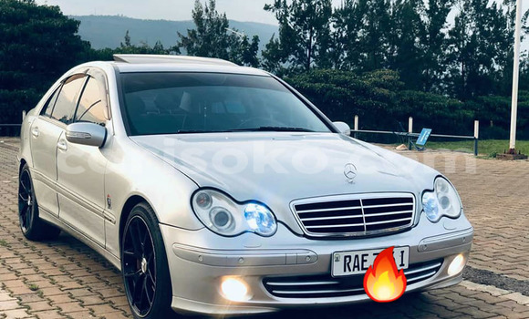 Acheter Occasion Voiture Mercedes-Benz C–Class Gris à Bokwango, Rwanda Acheter Occasion Voiture Mercedes-Benz C–Class Gris à Bokwango, Rwanda