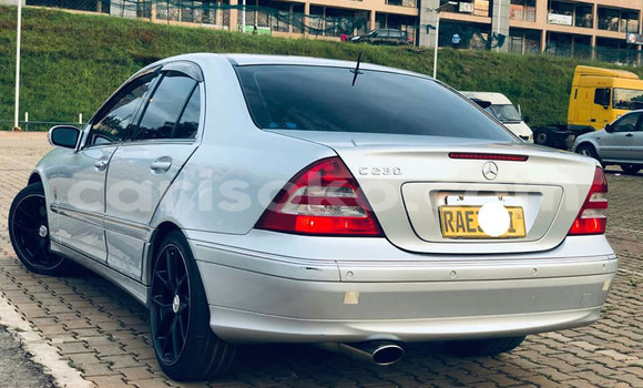 Acheter Occasion Voiture Mercedes-Benz C–Class Gris à Bokwango, Rwanda Acheter Occasion Voiture Mercedes-Benz C–Class Gris à Bokwango, Rwanda
