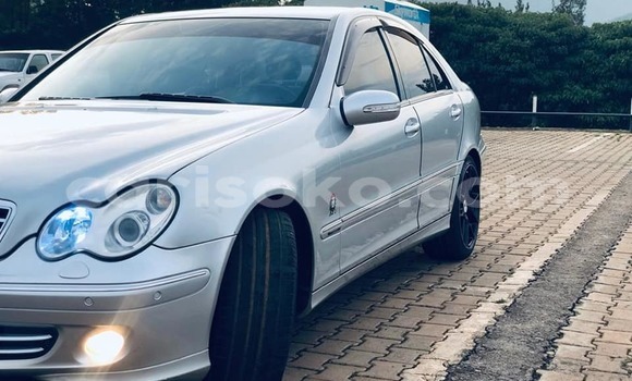 Acheter Occasion Voiture Mercedes-Benz C–Class Gris à Bokwango, Rwanda Acheter Occasion Voiture Mercedes-Benz C–Class Gris à Bokwango, Rwanda