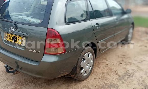 Acheter Occasion Voiture Toyota Corolla Vert à Kigali, Rwanda Acheter Occasion Voiture Toyota Corolla Vert à Kigali, Rwanda