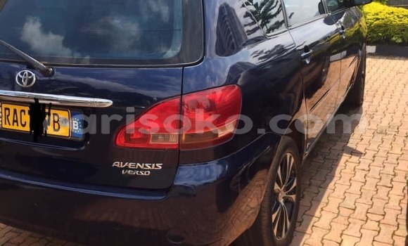 Acheter Occasion Voiture Toyota Avensis Verso Bleu à Kigali, Rwanda Acheter Occasion Voiture Toyota Avensis Verso Bleu à Kigali, Rwanda