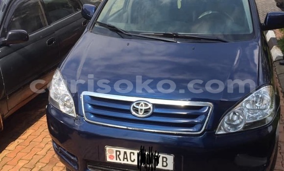 Acheter Occasion Voiture Toyota Avensis Verso Bleu à Kigali, Rwanda Acheter Occasion Voiture Toyota Avensis Verso Bleu à Kigali, Rwanda