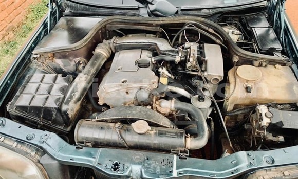 Acheter Occasion Voiture Mercedes-Benz C–Class Vert à Kigali, Rwanda Acheter Occasion Voiture Mercedes-Benz C–Class Vert à Kigali, Rwanda