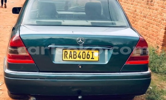 Acheter Occasion Voiture Mercedes-Benz C–Class Vert à Kigali, Rwanda Acheter Occasion Voiture Mercedes-Benz C–Class Vert à Kigali, Rwanda
