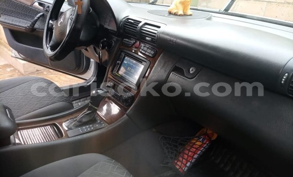 Acheter Occasion Voiture Toyota RAV4 Noir à Kigali, Rwanda Acheter Occasion Voiture Toyota RAV4 Noir à Kigali, Rwanda