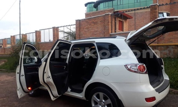 Acheter Occasion Voiture Hyundai Santa Fe Blanc à Kigali, Rwanda Acheter Occasion Voiture Hyundai Santa Fe Blanc à Kigali, Rwanda