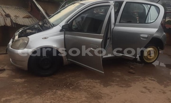 Acheter Occasion Voiture Toyota Vitz Gris à Kigali, Rwanda Acheter Occasion Voiture Toyota Vitz Gris à Kigali, Rwanda