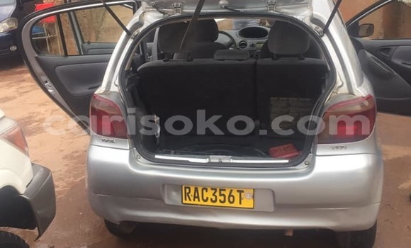 Acheter Occasion Voiture Toyota Vitz Gris à Kigali, Rwanda Acheter Occasion Voiture Toyota Vitz Gris à Kigali, Rwanda