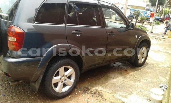 Acheter Occasion Voiture Toyota RAV4 Noir à Kigali, Rwanda Acheter Occasion Voiture Toyota RAV4 Noir à Kigali, Rwanda