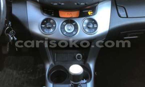 Sayi Na hannu Toyota RAV4 Beige Mota in Kigali a Rwanda Sayi Na hannu Toyota RAV4 Beige Mota in Kigali a Rwanda