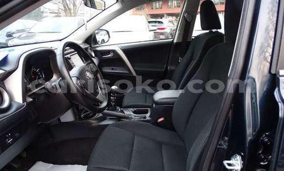 Sayi Na hannu Toyota RAV4 Beige Mota in Kigali a Rwanda Sayi Na hannu Toyota RAV4 Beige Mota in Kigali a Rwanda