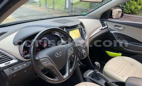 Buy Used Hyundai Santa Fe Beige Car in Kigali in Rwanda Buy Used Hyundai Santa Fe Beige Car in Kigali in Rwanda
