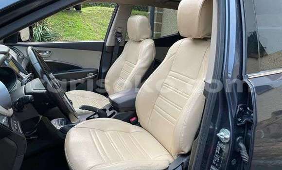 Buy Used Hyundai Santa Fe Beige Car in Kigali in Rwanda Buy Used Hyundai Santa Fe Beige Car in Kigali in Rwanda