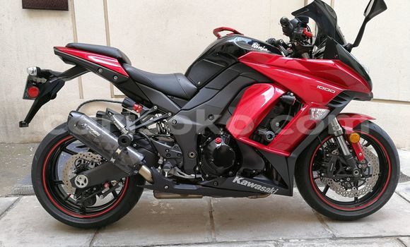 Sayi Na hannu Kawasaki Z 1000 Rouge Motsi in Kigali a Rwanda