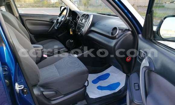 Sayi Na hannu Toyota RAV4 Bleu Mota in Kigali a Rwanda Sayi Na hannu Toyota RAV4 Bleu Mota in Kigali a Rwanda