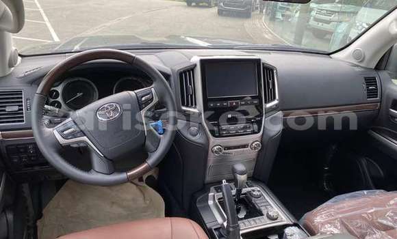 Sayi Na hannu Toyota Land Cruiser Beige Mota in Kigali a Rwanda Sayi Na hannu Toyota Land Cruiser Beige Mota in Kigali a Rwanda