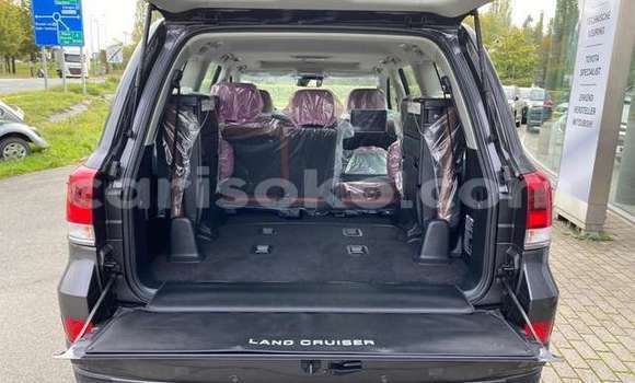 Sayi Na hannu Toyota Land Cruiser Beige Mota in Kigali a Rwanda Sayi Na hannu Toyota Land Cruiser Beige Mota in Kigali a Rwanda