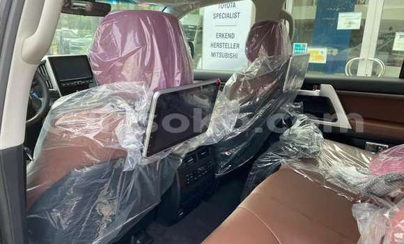 Sayi Na hannu Toyota Land Cruiser Beige Mota in Kigali a Rwanda Sayi Na hannu Toyota Land Cruiser Beige Mota in Kigali a Rwanda