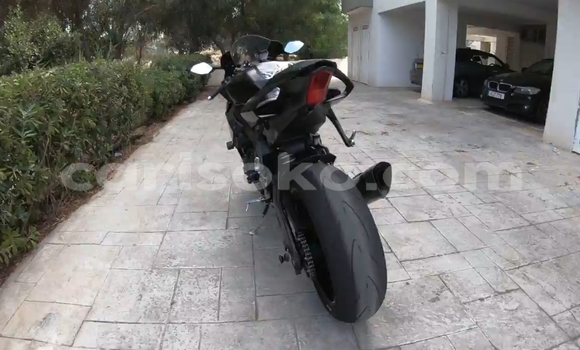 Acheter Occasion Moto Yamaha R1 Noir à Gasarenda, Rwanda Acheter Occasion Moto Yamaha R1 Noir à Gasarenda, Rwanda