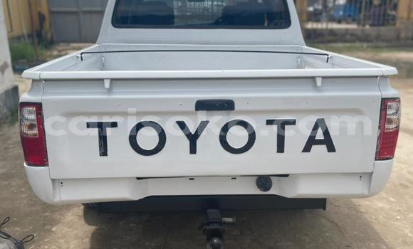 Acheter Import Voiture Toyota Hilux Gris à Kigali, Rwanda Acheter Import Voiture Toyota Hilux Gris à Kigali, Rwanda