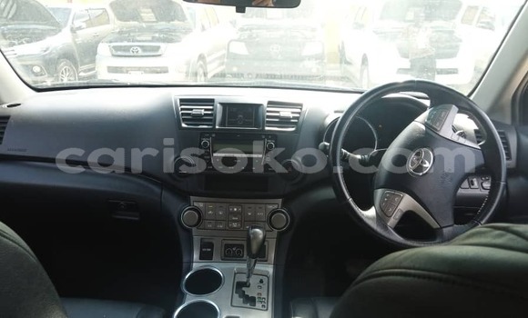 Acheter Import Voiture Toyota Kluger Vert à Kigali, Rwanda Acheter Import Voiture Toyota Kluger Vert à Kigali, Rwanda