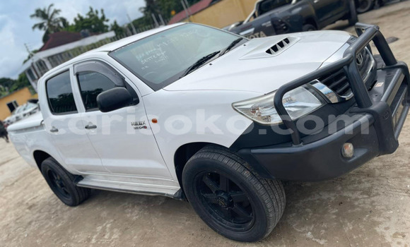Acheter Import Voiture Toyota Hilux Blanc à Kigali, Rwanda Acheter Import Voiture Toyota Hilux Blanc à Kigali, Rwanda