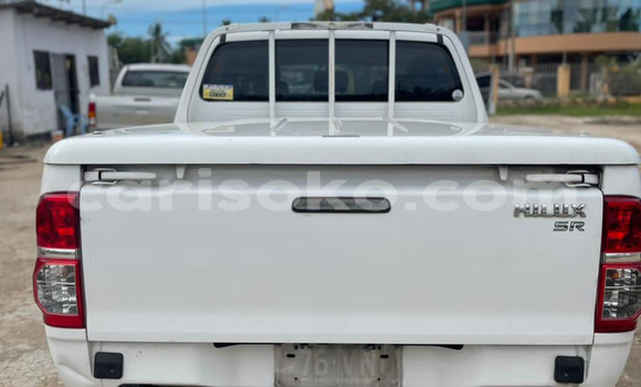 Acheter Import Voiture Toyota Hilux Blanc à Kigali, Rwanda Acheter Import Voiture Toyota Hilux Blanc à Kigali, Rwanda