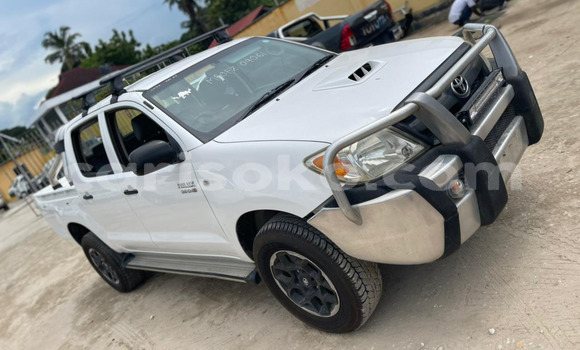 Acheter Import Voiture Toyota Hilux Blanc à Kigali, Rwanda Acheter Import Voiture Toyota Hilux Blanc à Kigali, Rwanda